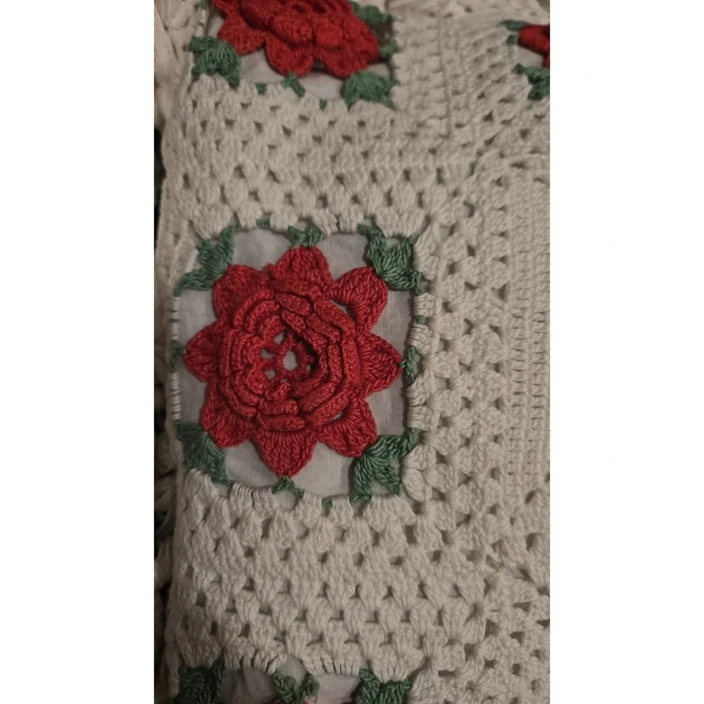 2 Vintage Hand Crocheted Ivory Red Rose Pillow CASE 12x12 Floral Fringe Handmade